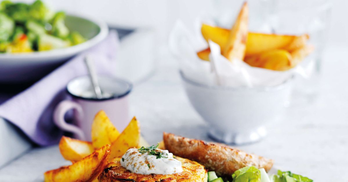 Chunky spiced chicken burgers with wedges Slimming World