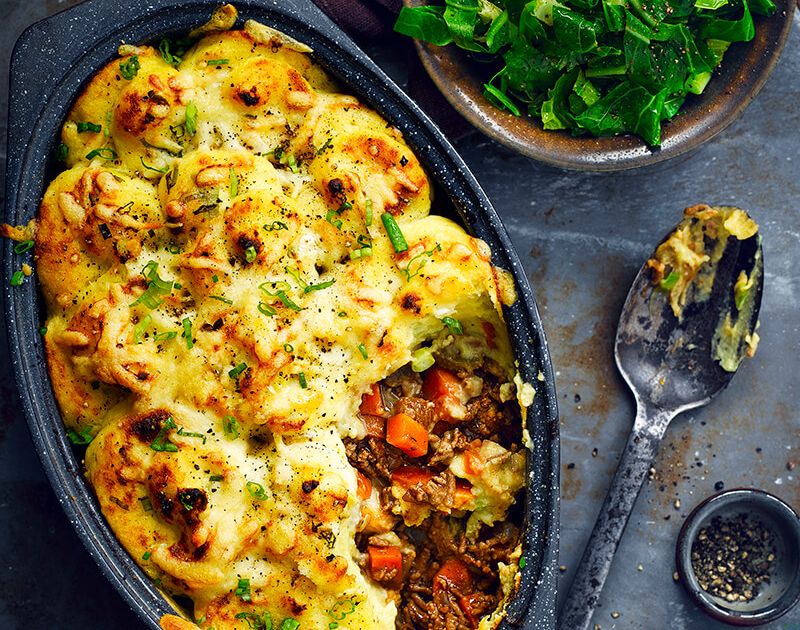 Cheese-topped Cumberland pie | Slimming World