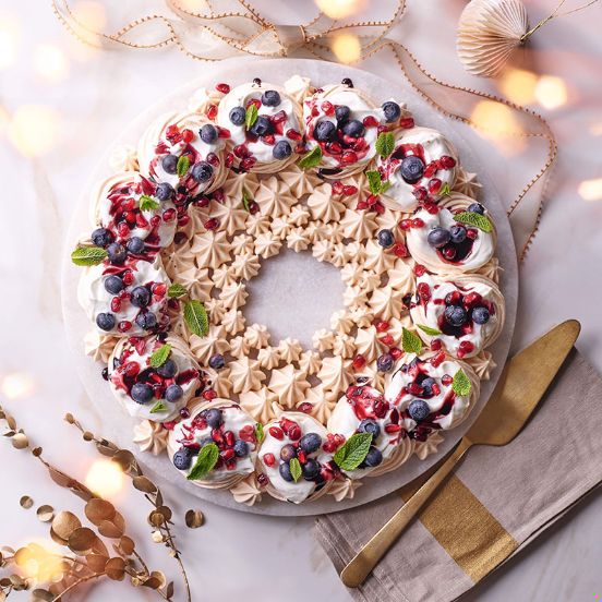 Mulled wine and pomegranate pavlova wreath