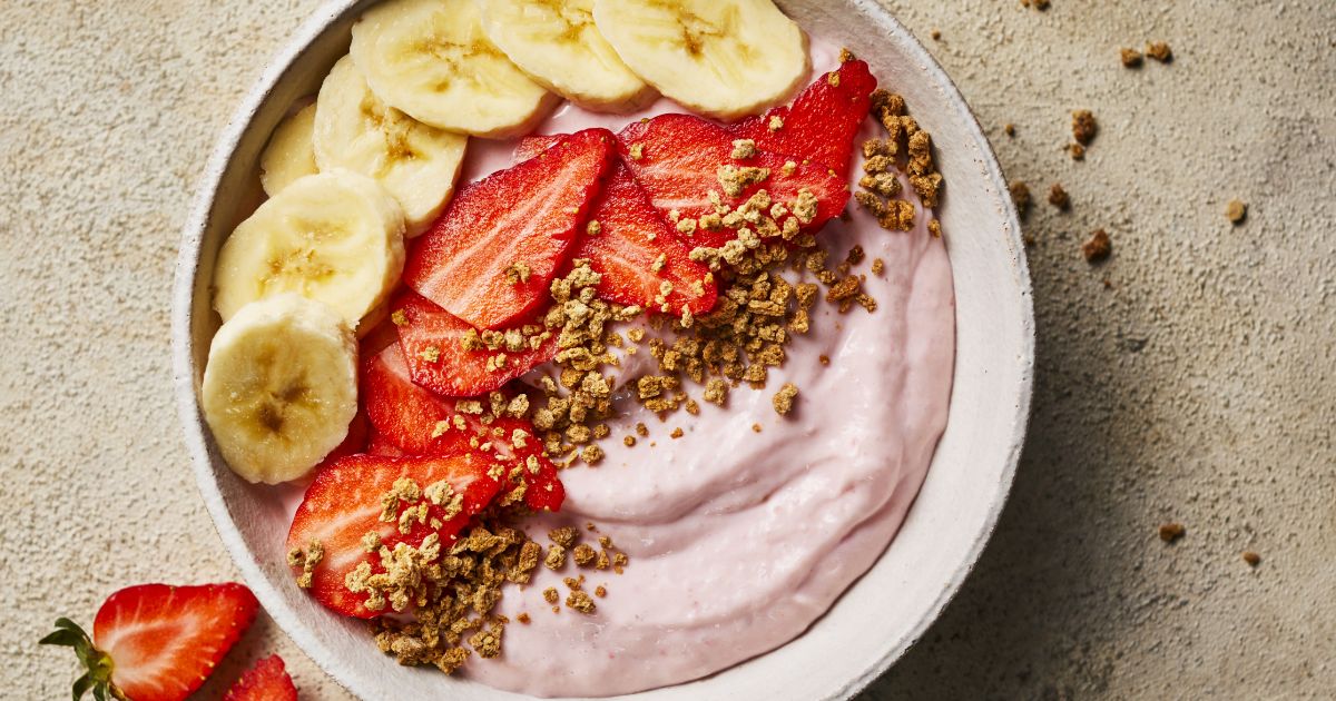Strawberry and banana smoothie bowl Slimming World