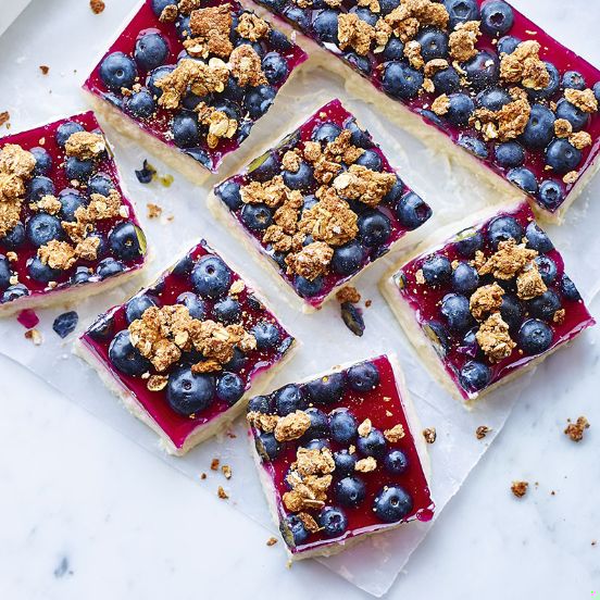 Blueberry muffin cheesecake