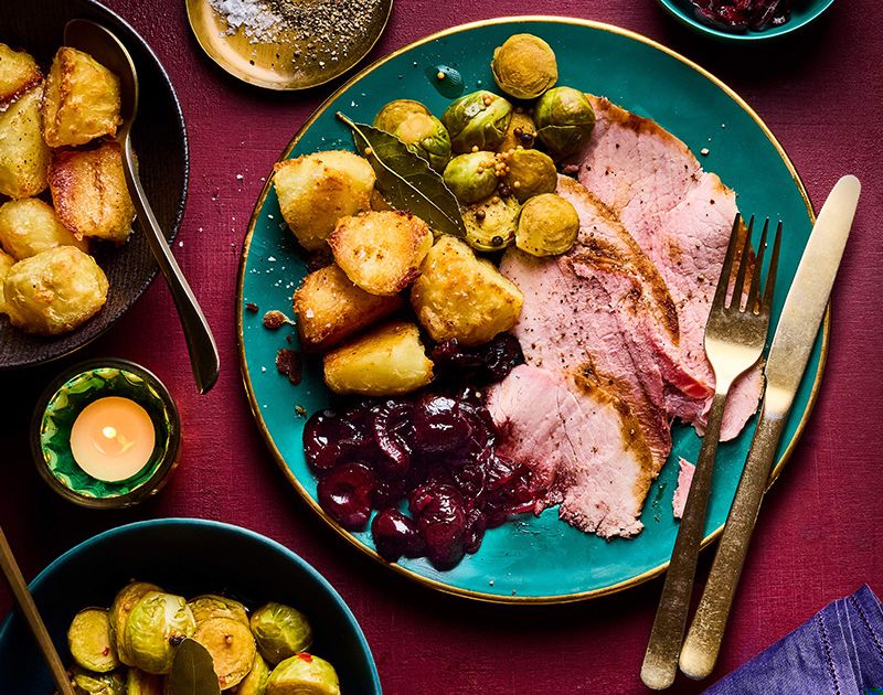 Baked ham with cherry sauce and pickled sprouts | Slimming World