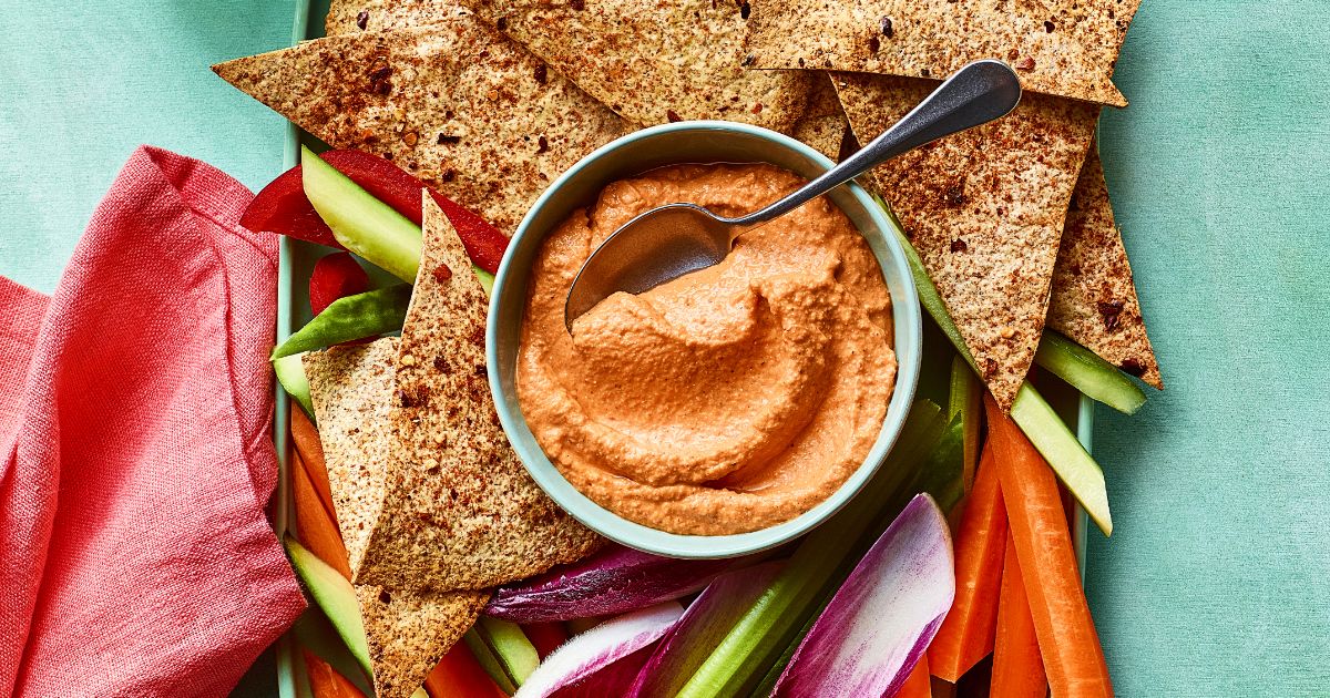 Nachos with a red pepper dip | Slimming World