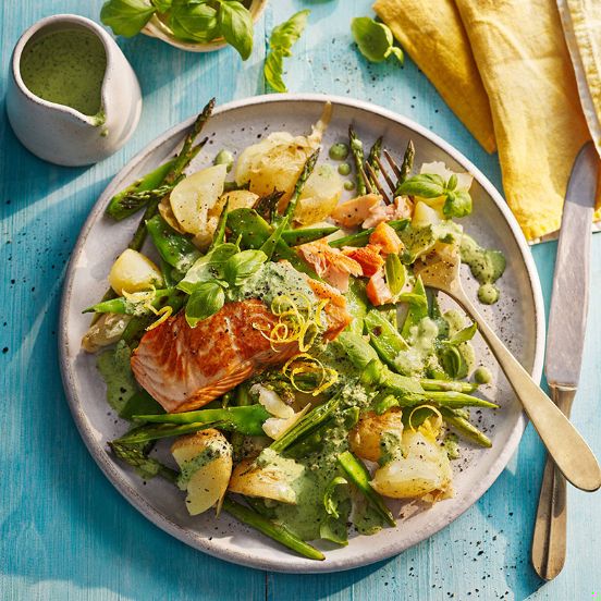 Salmon and asparagus with watercress sauce