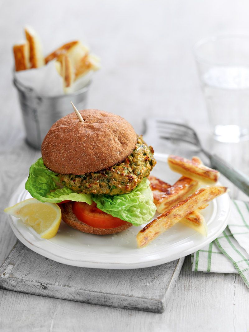 Curried veggie burger and chips