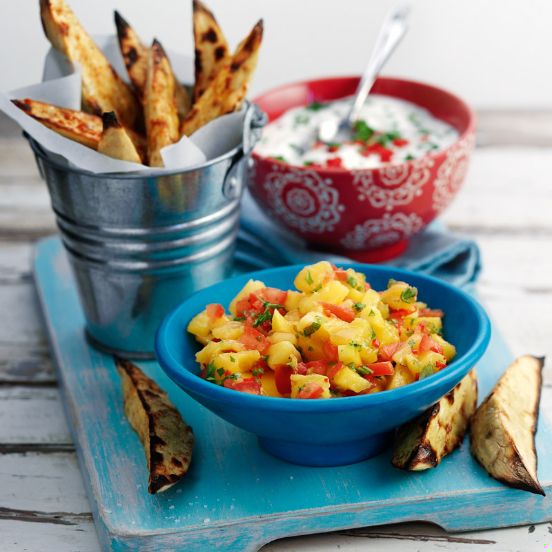 Spicy potato wedges and dips