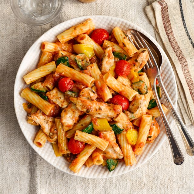 Chicken pasta recipes – Chicken and Mediterranean veg pasta | Slimming World